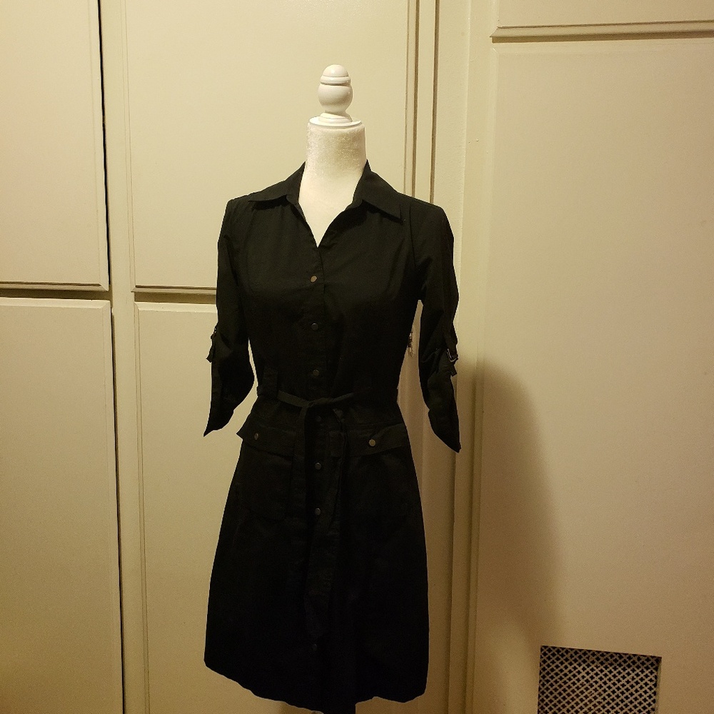 MId sleeve button down dress.
